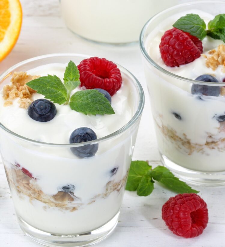 Muesli, berry and yoghurt cups Recipe | Healthy Eating Advisory Service