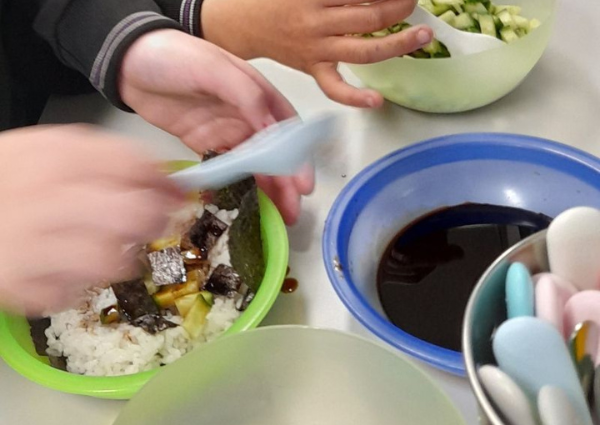 Children making food